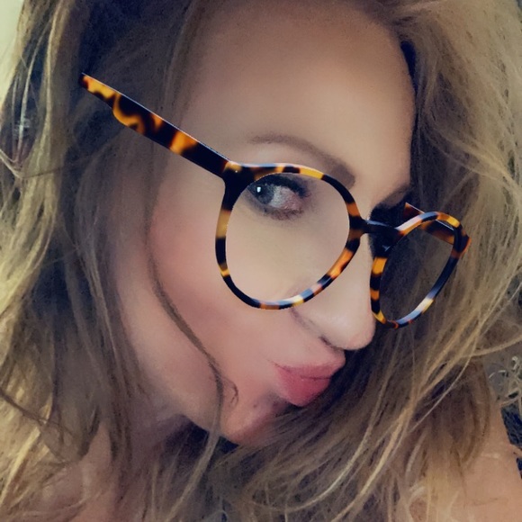 Meet your Posher, Erica - Picture 16 of 17